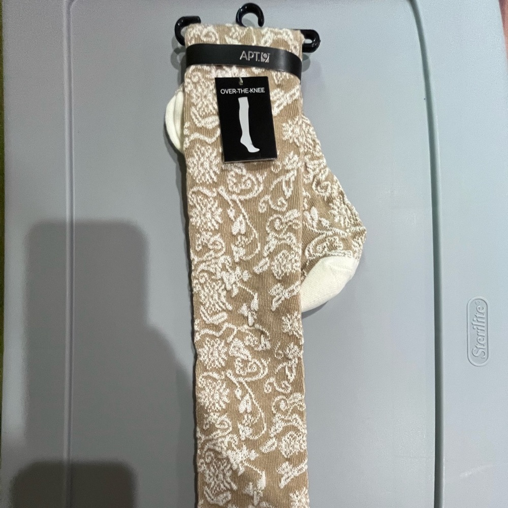 NWT Apt. 9 Over-The-Knee Socks (Shoe Size 9-11) !!